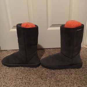 Bearpaw boots size 9